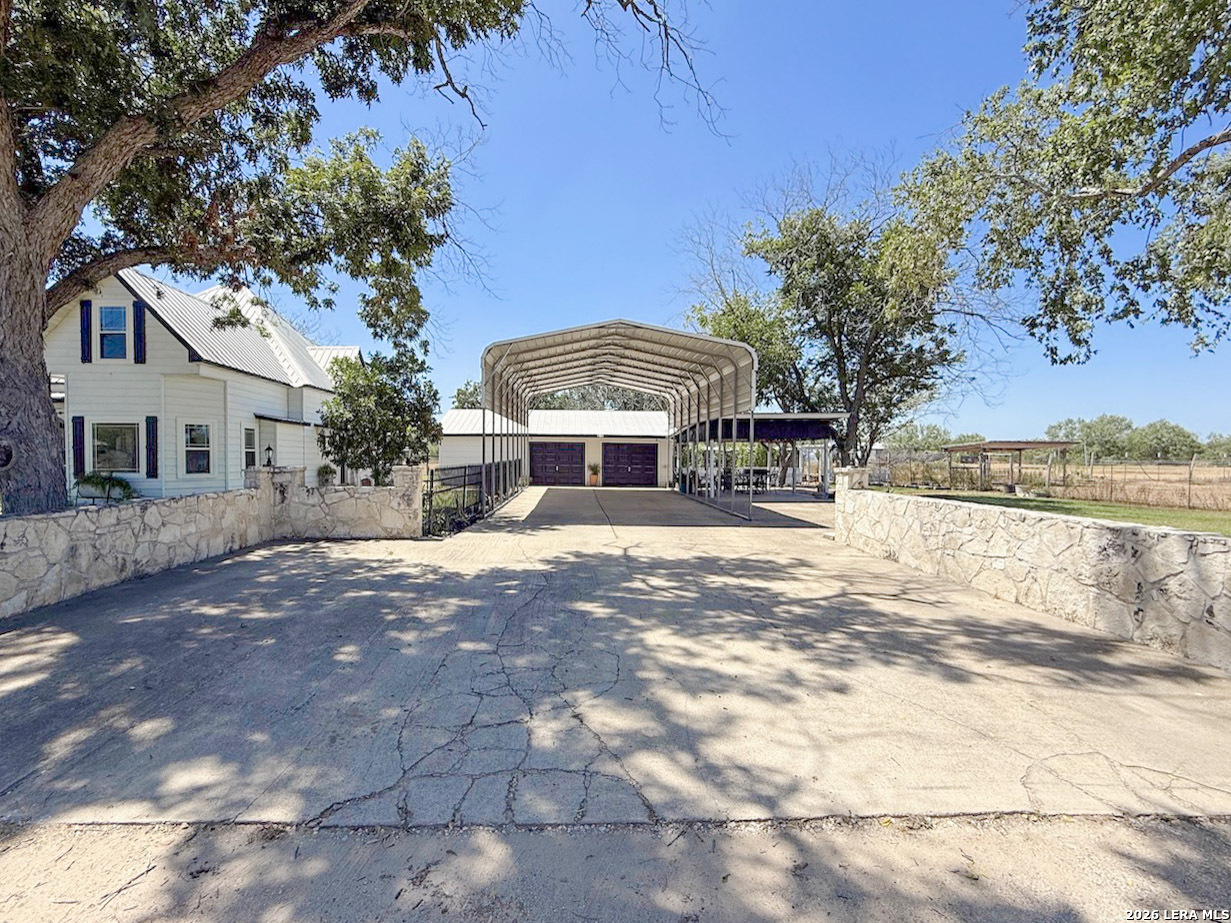 901 ZIG ZAG AVE, Devine, TX, 78016 | 2013905 | Realty Texas LLC