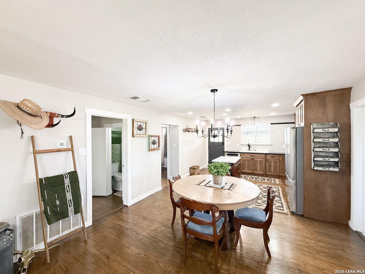 901 ZIG ZAG AVE, Devine, TX, 78016 | 2013921 | Realty Texas LLC