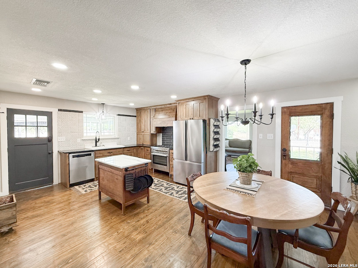 901 ZIG ZAG AVE, Devine, TX, 78016 | 2013921 | Realty Texas LLC