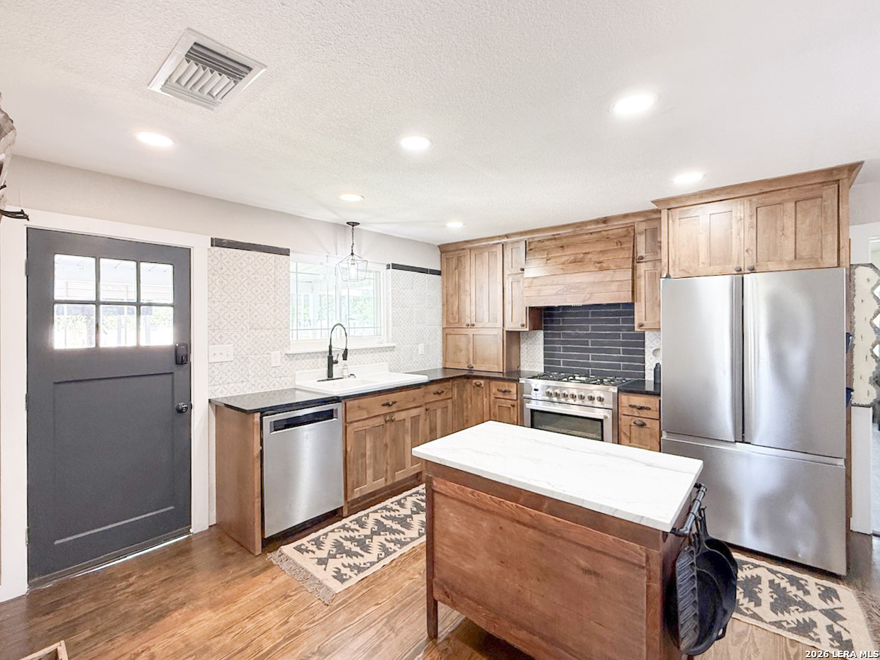 901 ZIG ZAG AVE, Devine, TX, 78016 | 2013921 | Realty Texas LLC