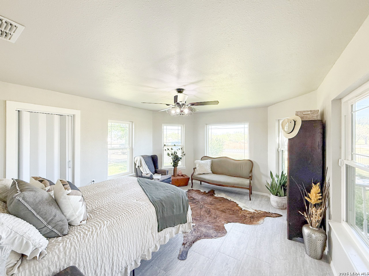 901 ZIG ZAG AVE, Devine, TX, 78016 | 2013921 | Realty Texas LLC