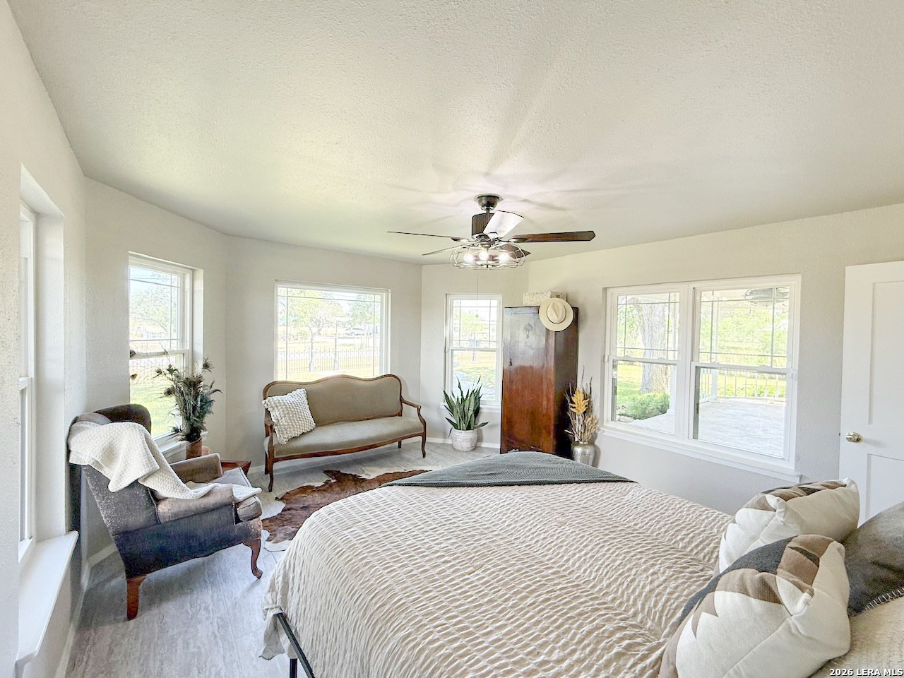 901 ZIG ZAG AVE, Devine, TX, 78016 | 2013921 | Realty Texas LLC