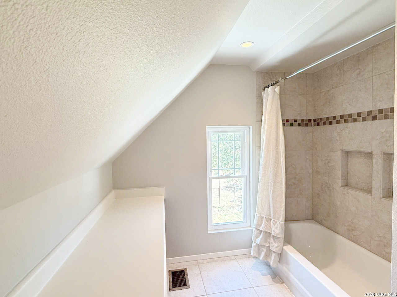 901 ZIG ZAG AVE, Devine, TX, 78016 | 2013921 | Realty Texas LLC