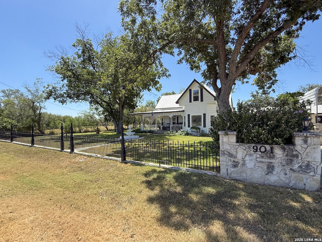 901 ZIG ZAG AVE, Devine, TX, 78016 | 2013921 | Realty Texas LLC