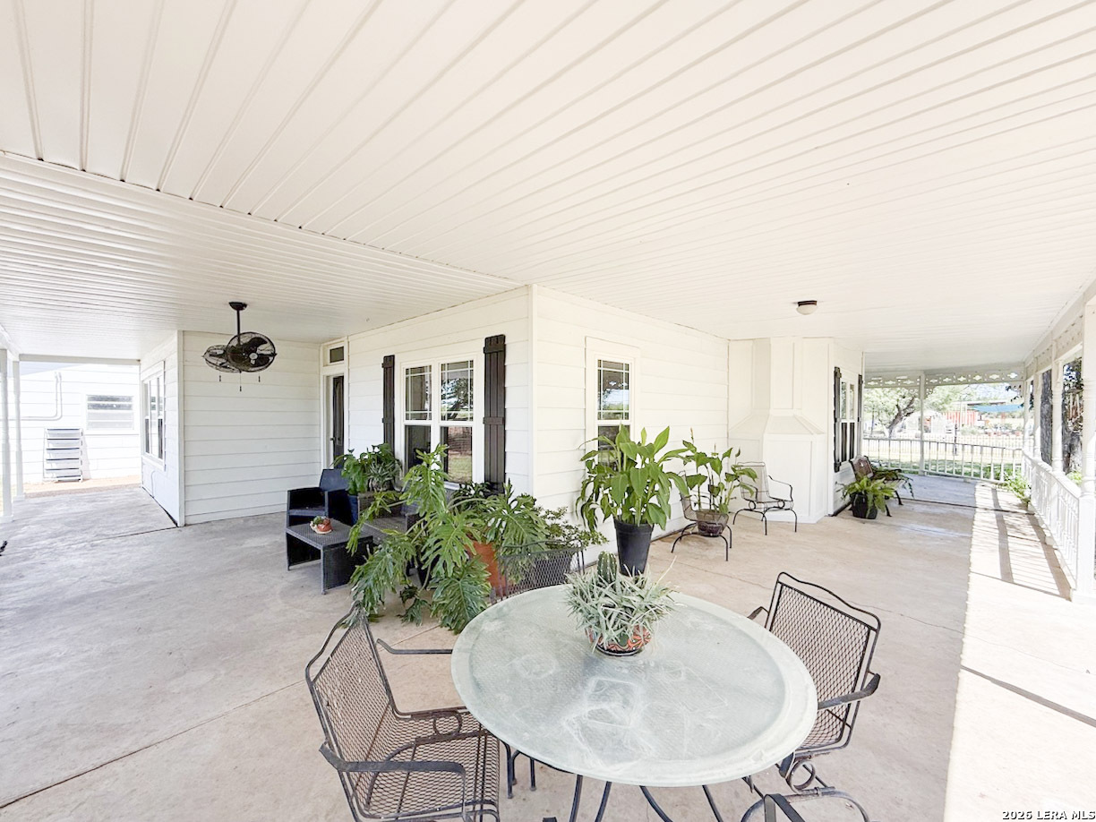 901 ZIG ZAG AVE, Devine, TX, 78016 | 2013921 | Realty Texas LLC