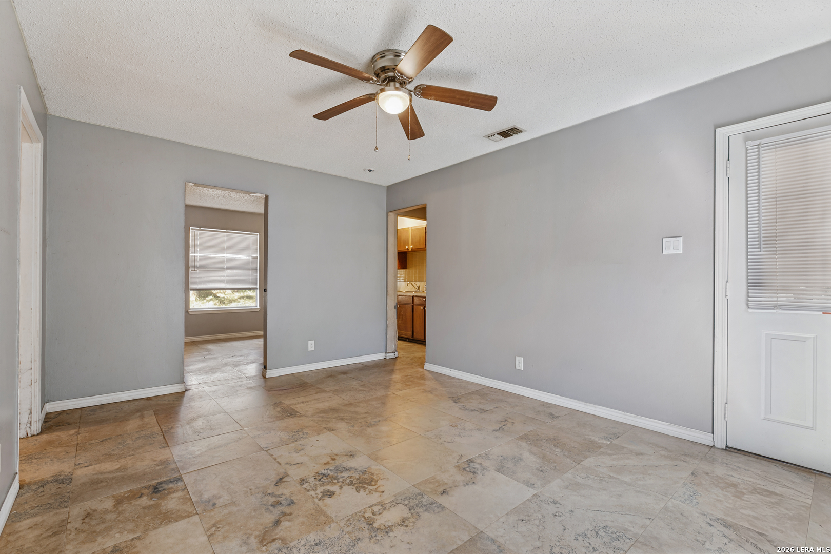 304A Fox Run, Devine, TX, 78016 | 2016003 | Realty Texas LLC