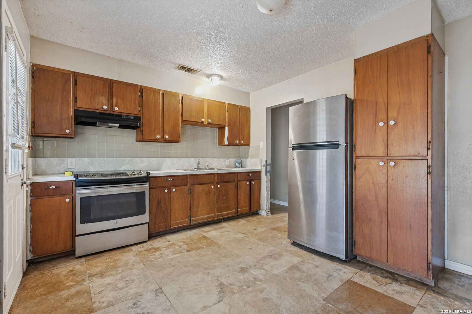 304A Fox Run, Devine, TX, 78016 | 2016003 | Realty Texas LLC