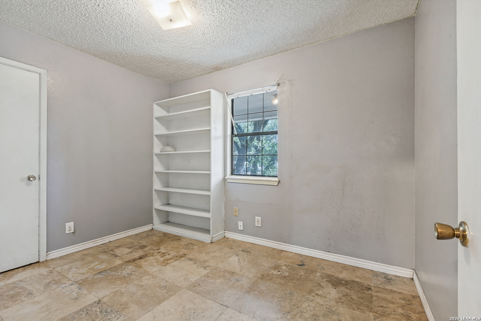 304A Fox Run, Devine, TX, 78016 | 2016003 | Realty Texas LLC