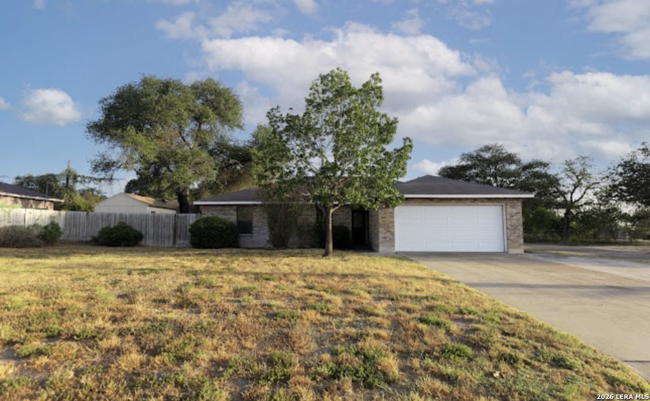 302 BAIN DR, Devine, TX, 78016 | 2016105 | Realty Texas LLC