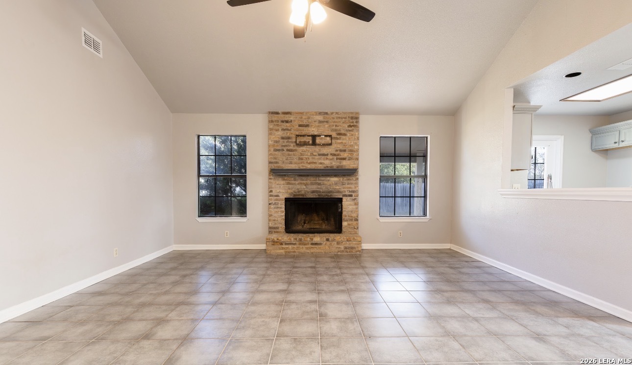 302 BAIN DR, Devine, TX, 78016 | 2016105 | Realty Texas LLC