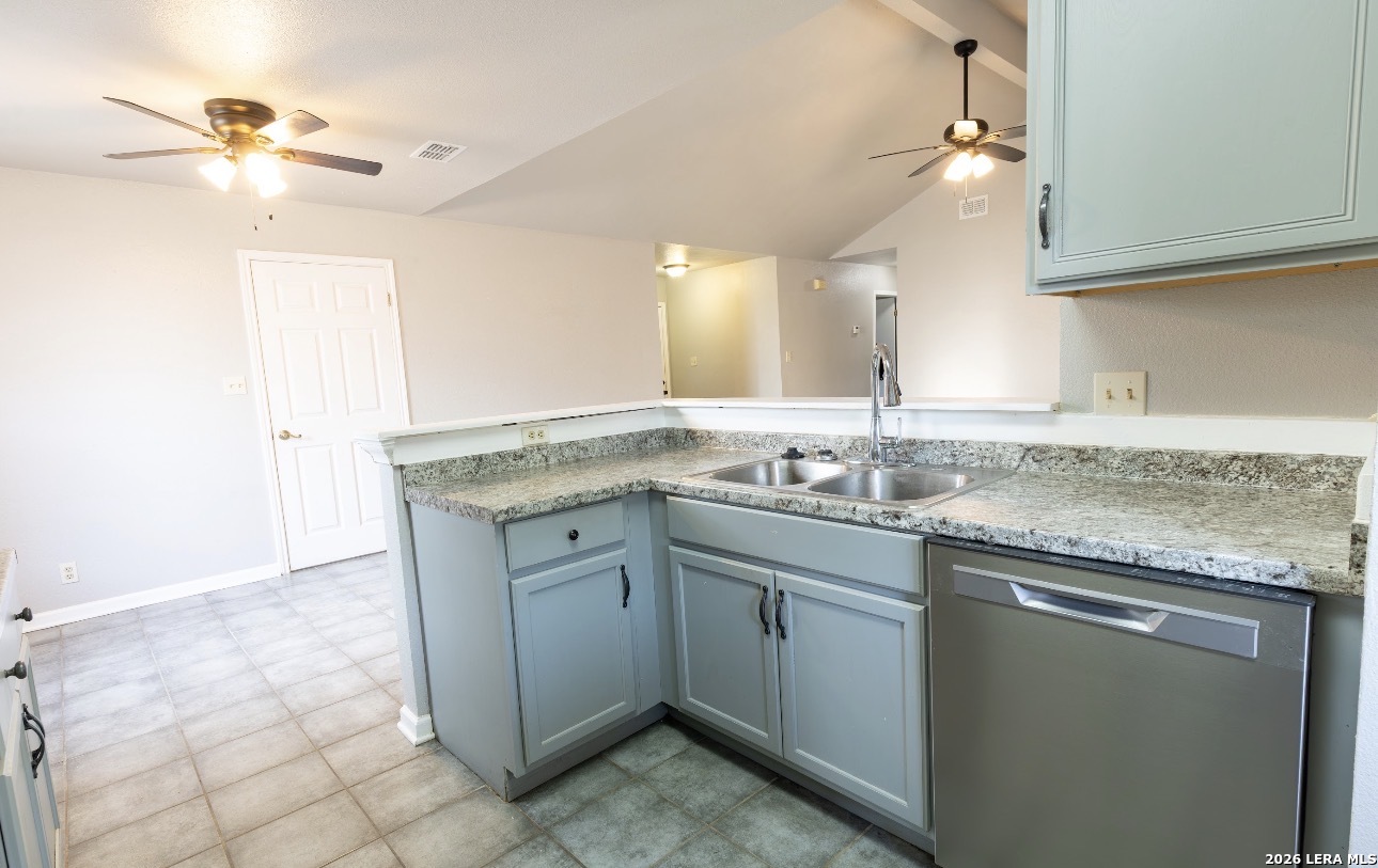 302 BAIN DR, Devine, TX, 78016 | 2016105 | Realty Texas LLC