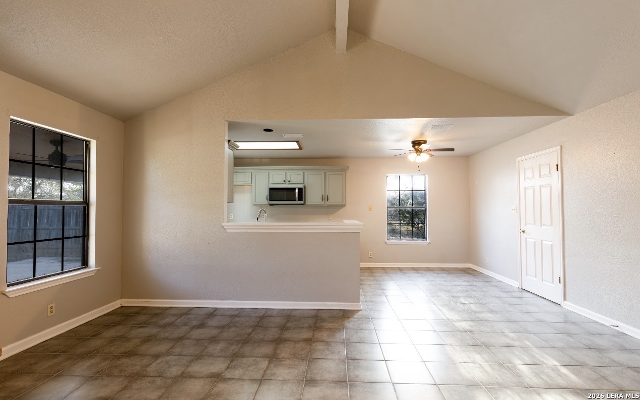 302 BAIN DR, Devine, TX, 78016 | 2016105 | Realty Texas LLC