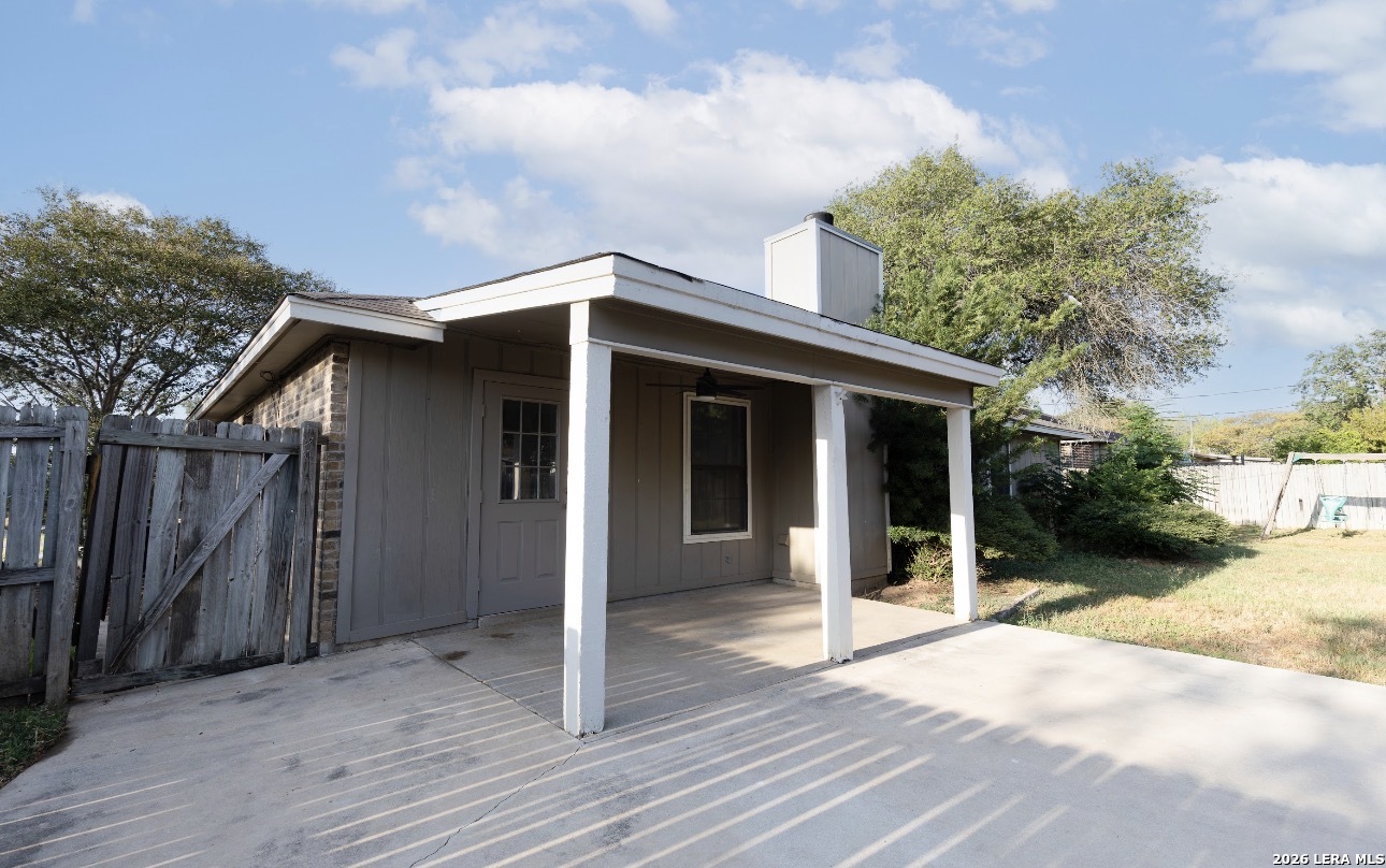 302 BAIN DR, Devine, TX, 78016 | 2016105 | Realty Texas LLC