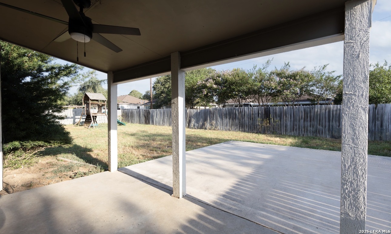 302 BAIN DR, Devine, TX, 78016 | 2016105 | Realty Texas LLC