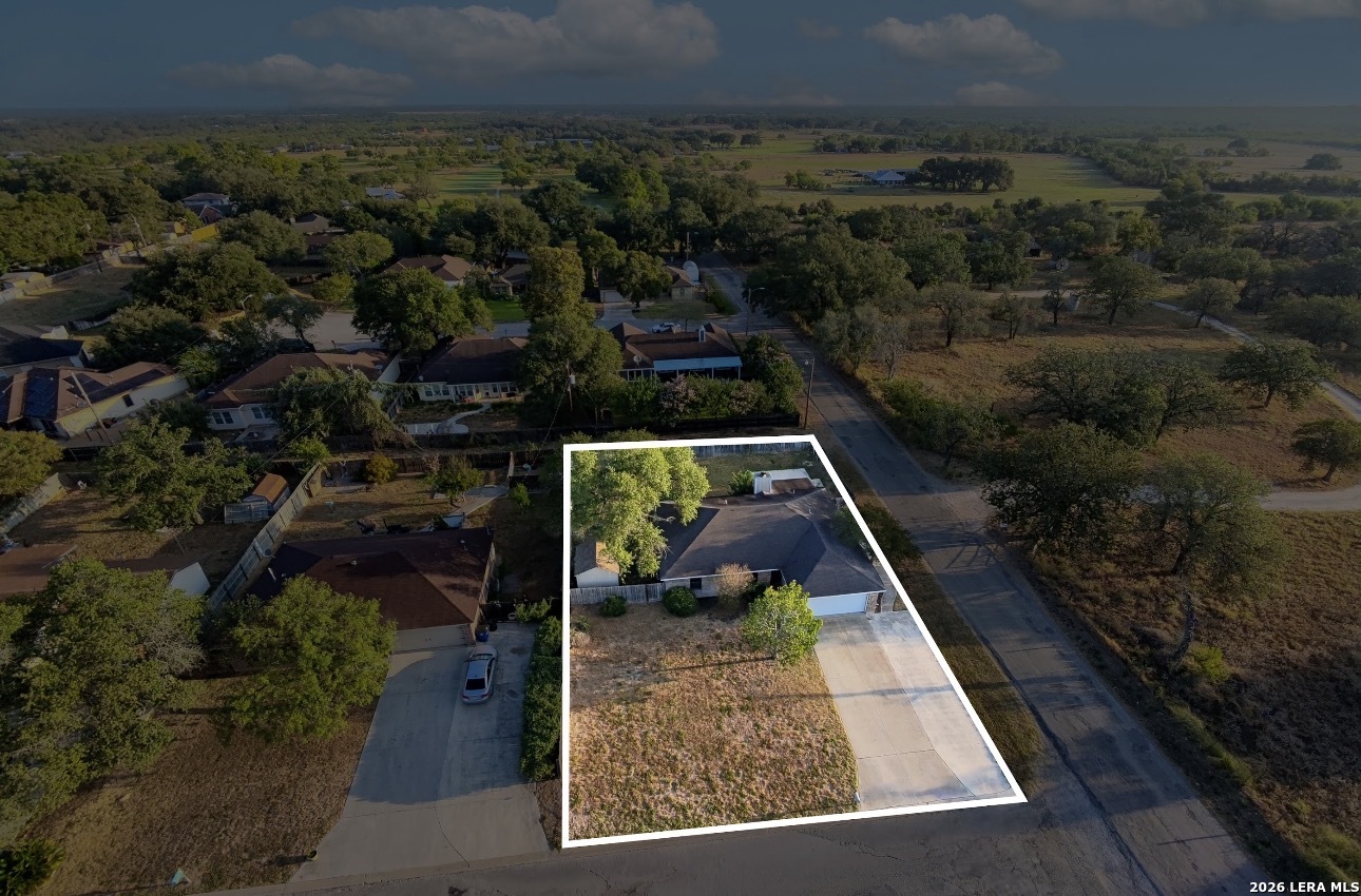 302 BAIN DR, Devine, TX, 78016 | 2016105 | Realty Texas LLC