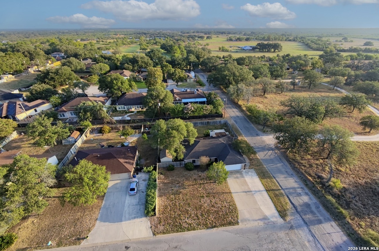 302 BAIN DR, Devine, TX, 78016 | 2016105 | Realty Texas LLC