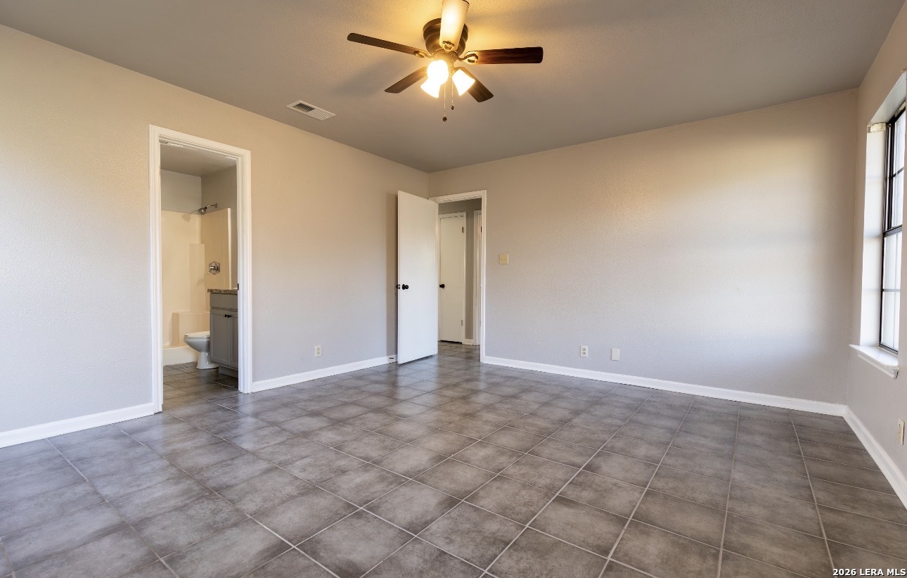 302 BAIN DR, Devine, TX, 78016 | 2016105 | Realty Texas LLC