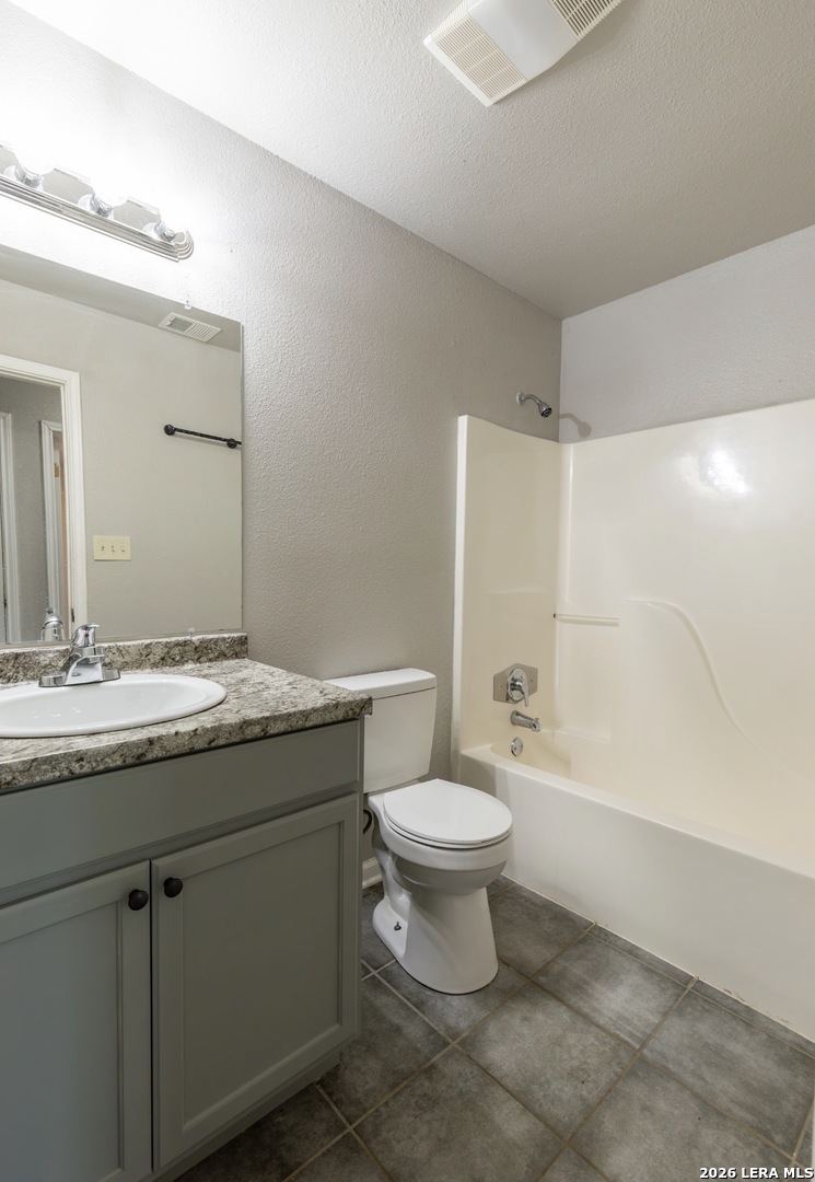 302 BAIN DR, Devine, TX, 78016 | 2016105 | Realty Texas LLC