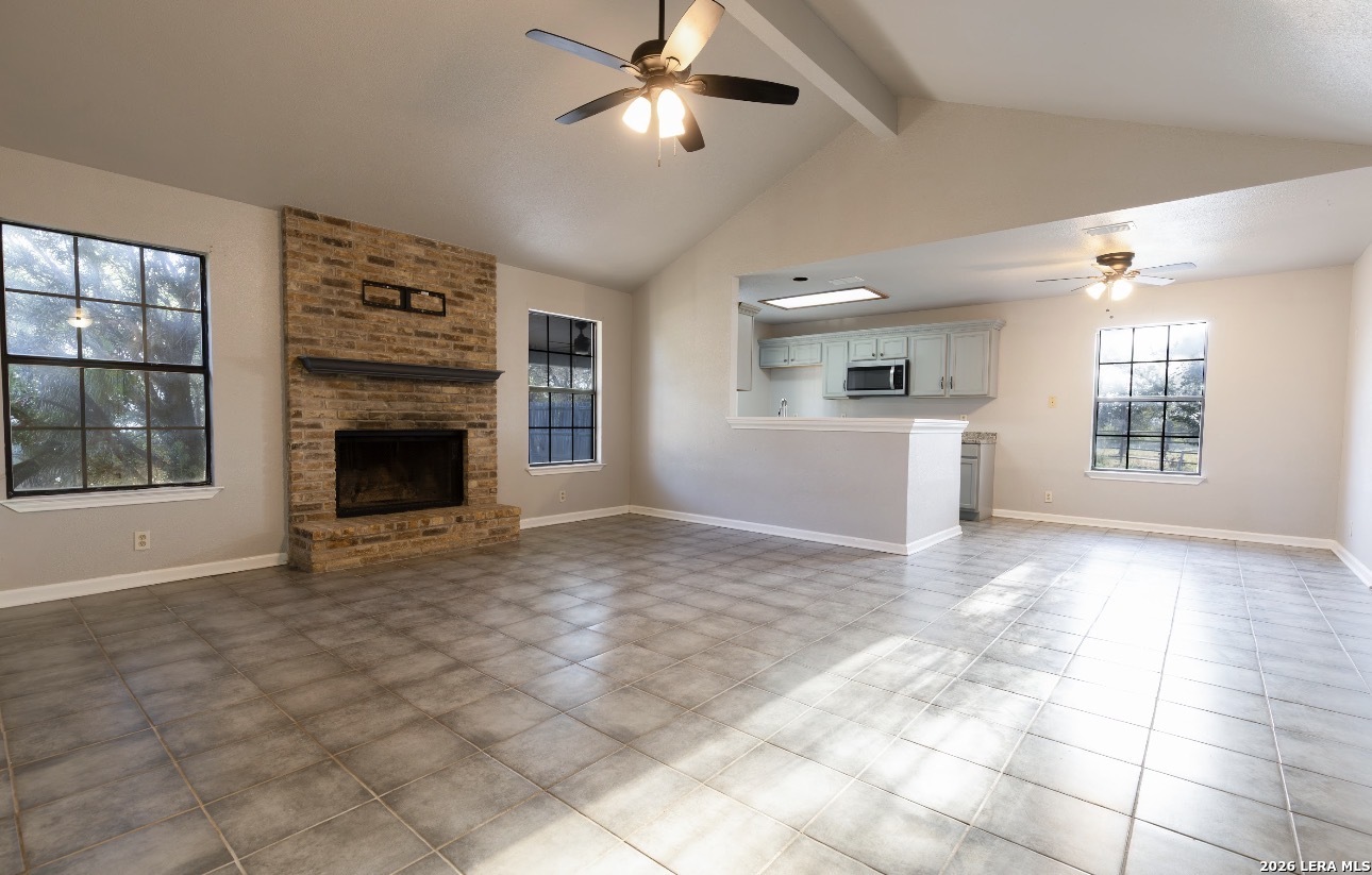 302 BAIN DR, Devine, TX, 78016 | 2016105 | Realty Texas LLC
