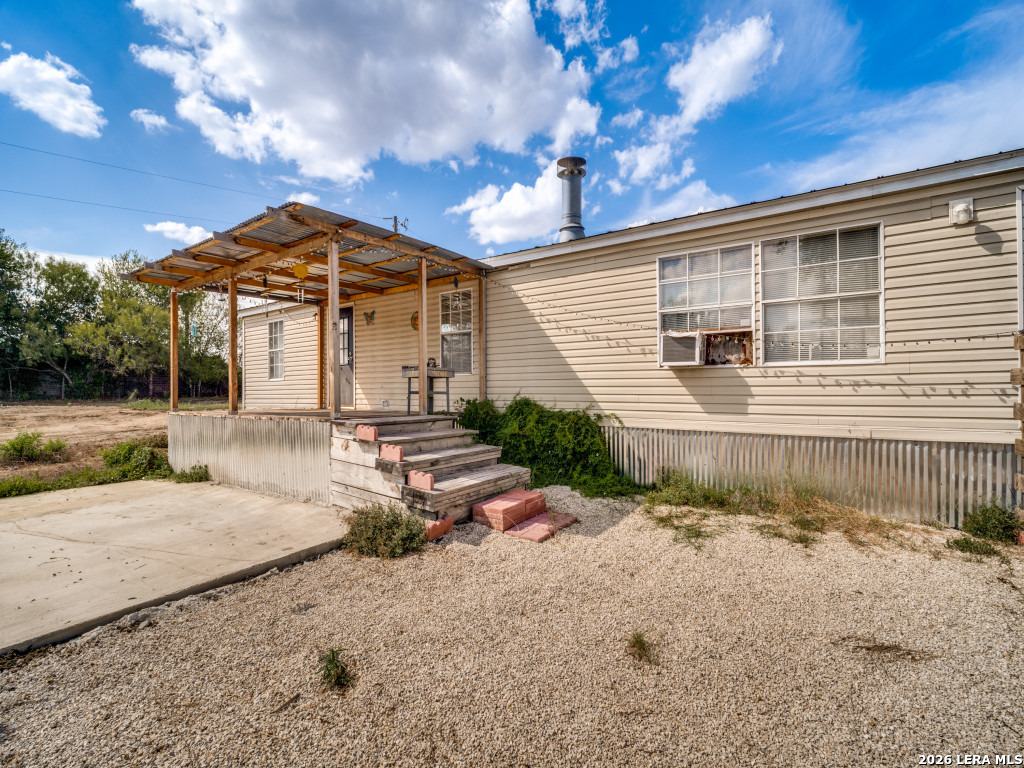264 County Road 7710, Devine, TX, 78016 | 2021927 | Realty Texas LLC