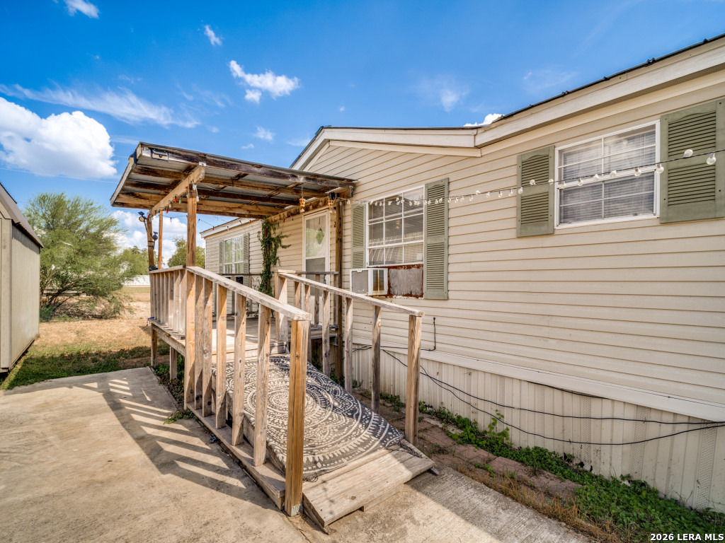 264 County Road 7710, Devine, TX, 78016 | 2021927 | Realty Texas LLC