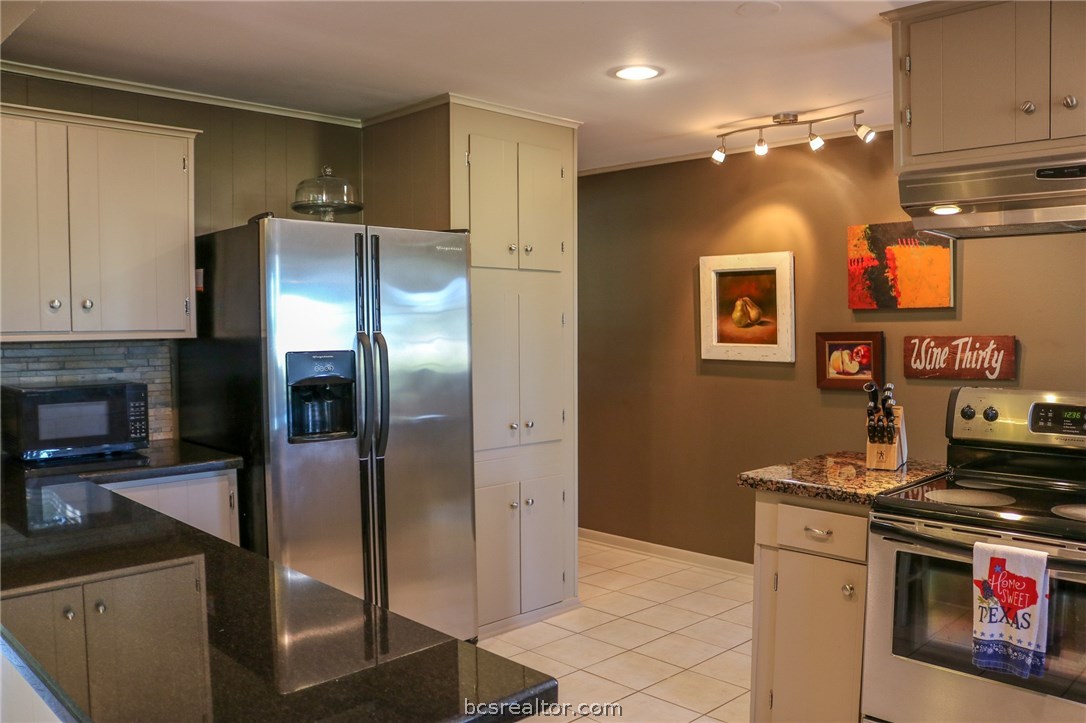 713 Elm Street , Navasota, TX, 77868 | 18018227 | Realty Texas LLC