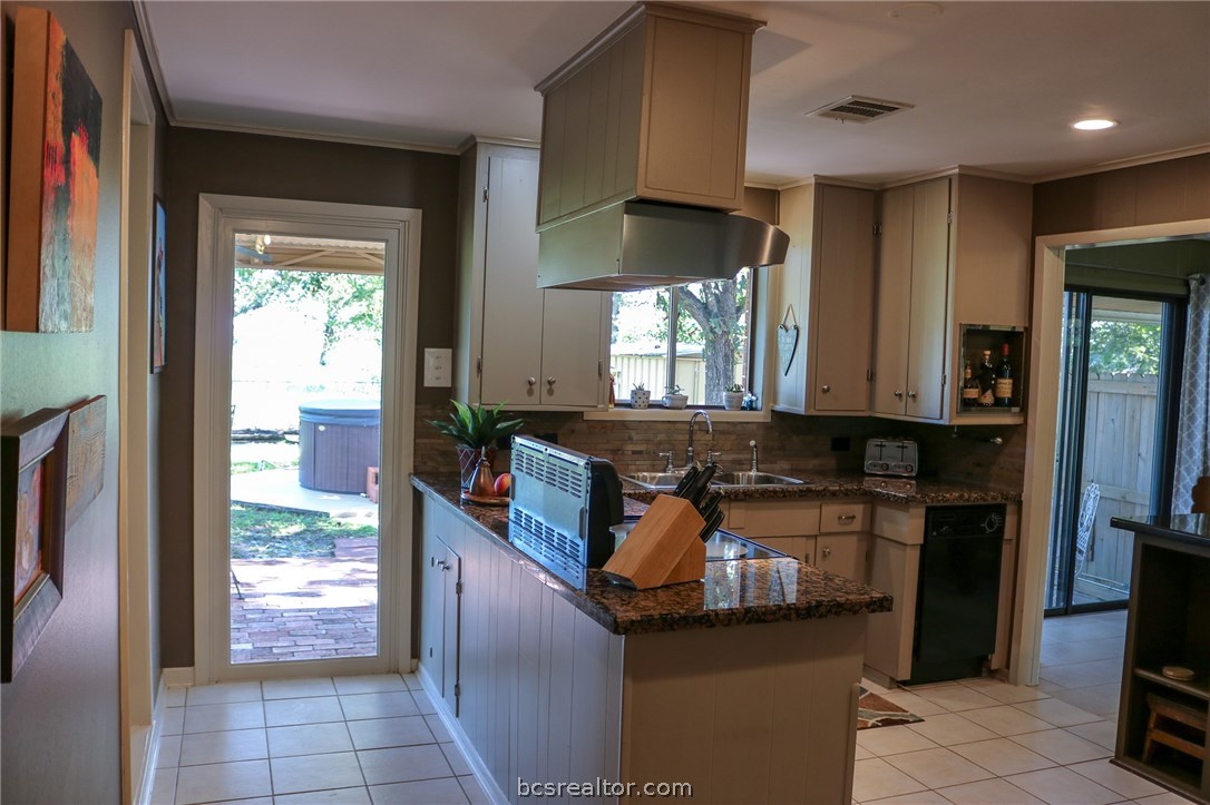 713 Elm Street , Navasota, TX, 77868 | 18018227 | Realty Texas LLC