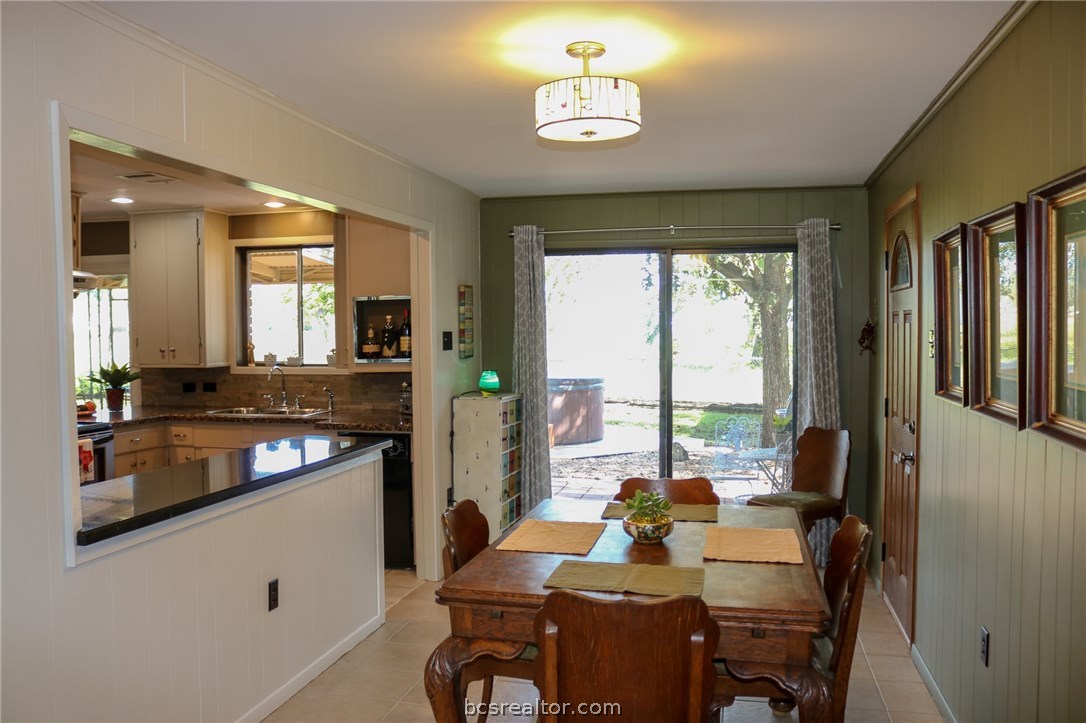 713 Elm Street , Navasota, TX, 77868 | 18018227 | Realty Texas LLC