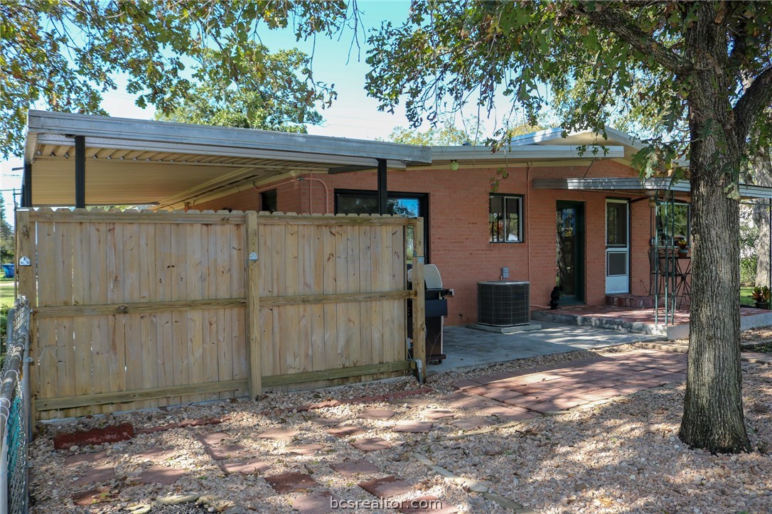 713 Elm Street , Navasota, TX, 77868 | 18018227 | Realty Texas LLC