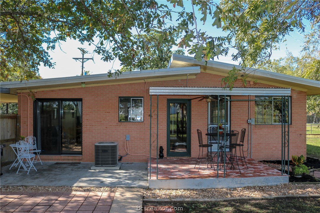 713 Elm Street , Navasota, TX, 77868 | 18018227 | Realty Texas LLC