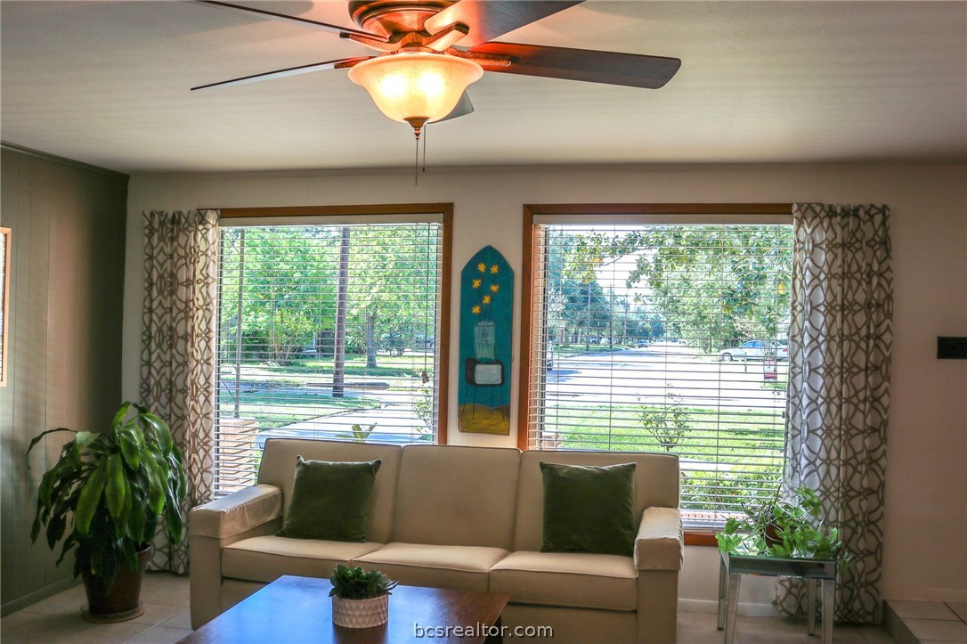 713 Elm Street , Navasota, TX, 77868 | 18018227 | Realty Texas LLC