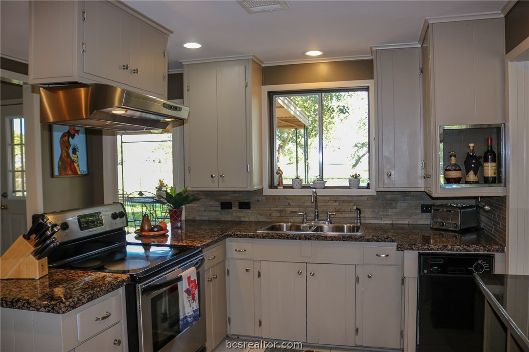 713 Elm Street , Navasota, TX, 77868 | 18018227 | Realty Texas LLC