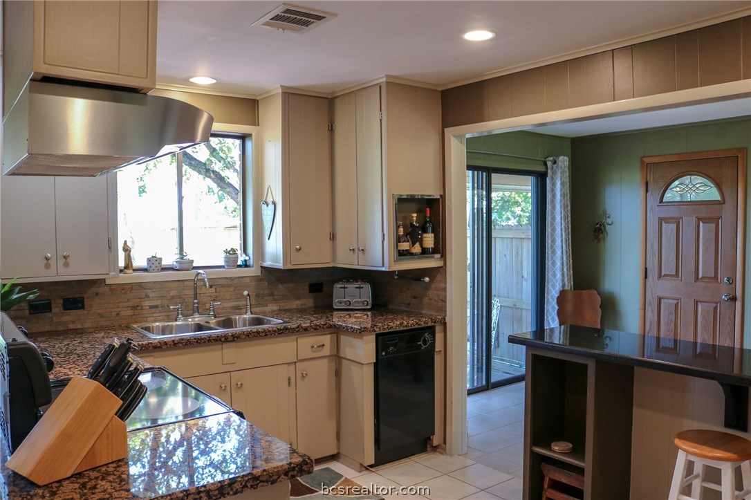 713 Elm Street , Navasota, TX, 77868 | 18018227 | Realty Texas LLC