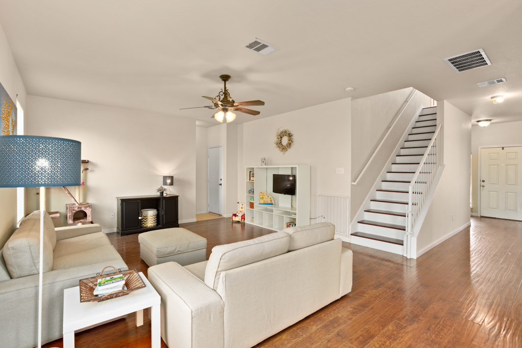 207 Creston Street , Hutto, TX, 78634 | 9236791 | Realty Texas LLC