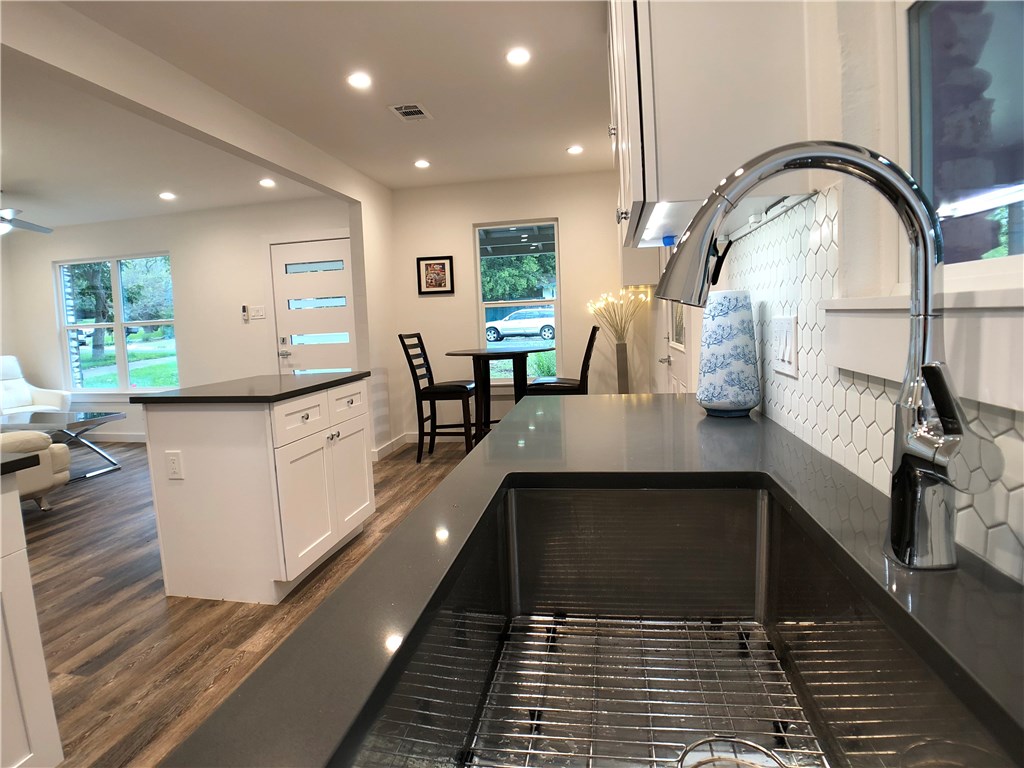 2909 Burning Oak Drive , Austin, TX, 78704 | 9948895 | Realty Texas LLC