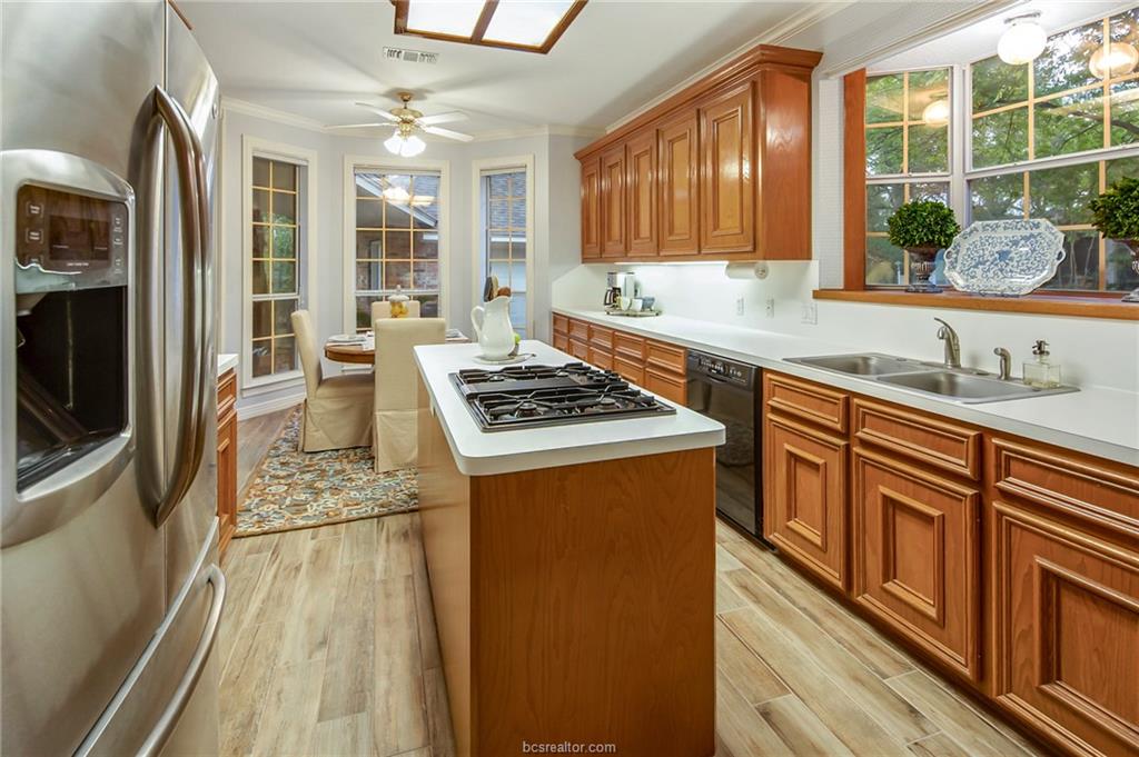 1704 Amber Ridge Drive , College Station, TX, 77845 | 18018454 | Realty Texas LLC
