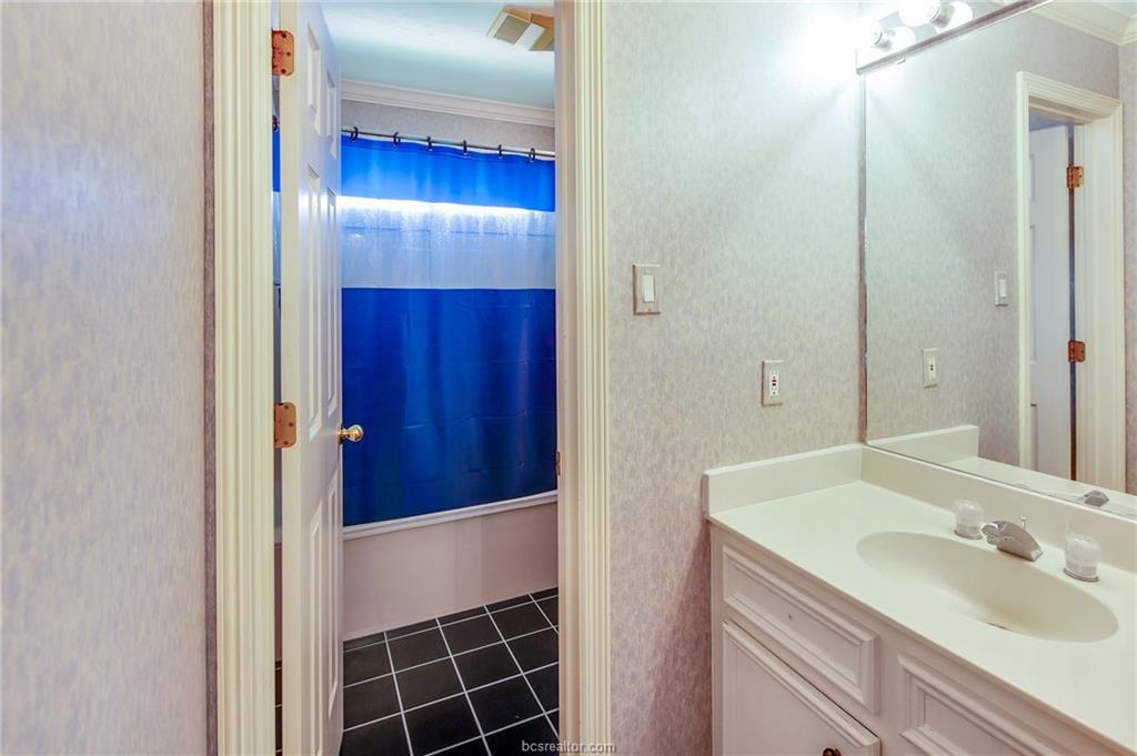 1704 Amber Ridge Drive , College Station, TX, 77845 | 18018454 | Realty Texas LLC