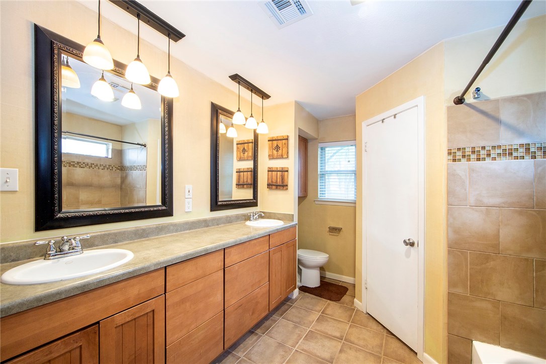 8911 Bubbling Springs Trail , Austin, TX, 78729 | 2236947 | Realty Texas LLC