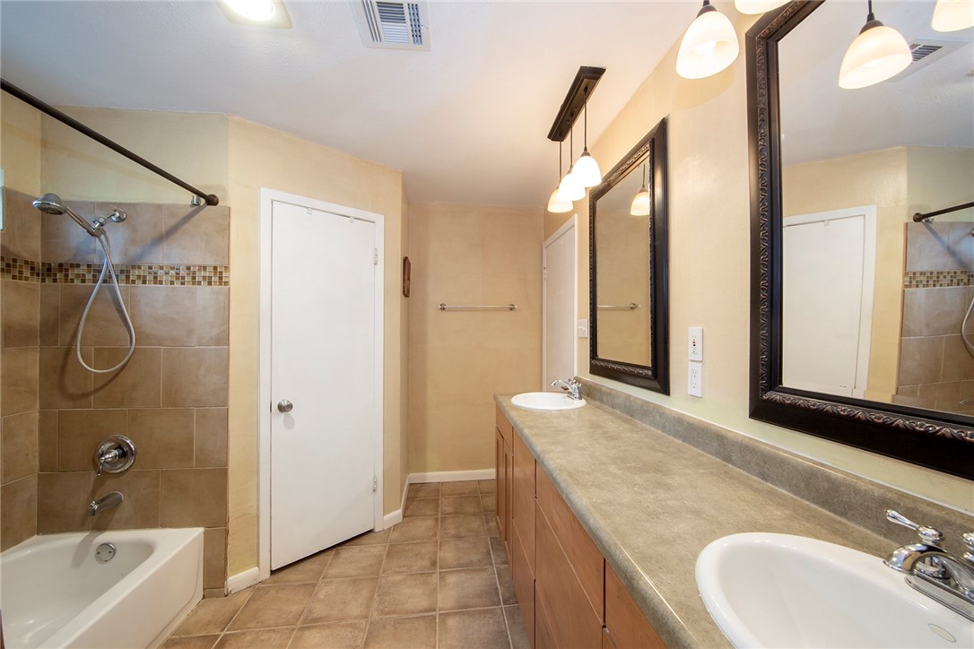 8911 Bubbling Springs Trail , Austin, TX, 78729 | 2236947 | Realty Texas LLC