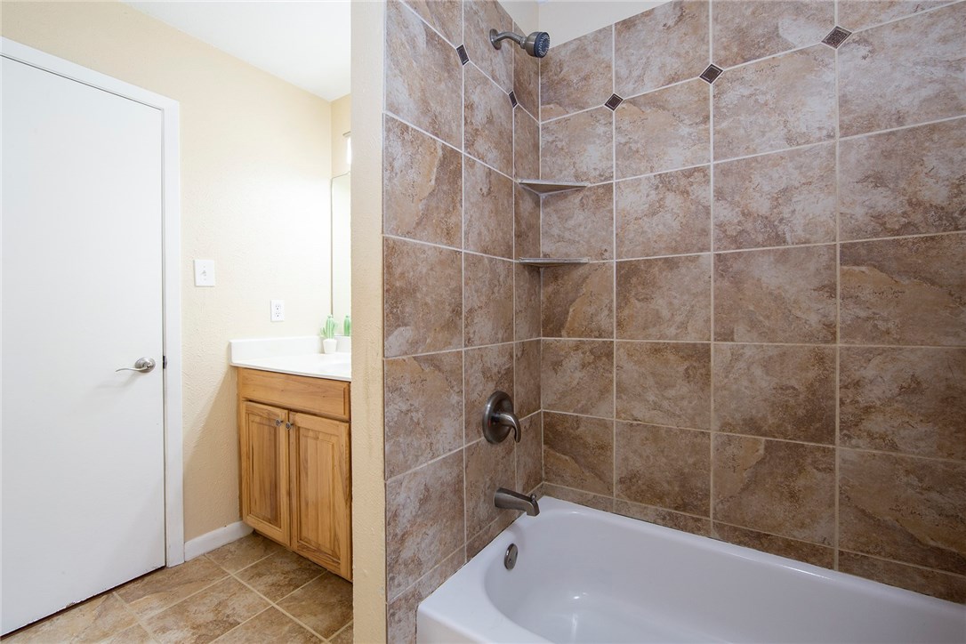 8911 Bubbling Springs Trail , Austin, TX, 78729 | 2236947 | Realty Texas LLC