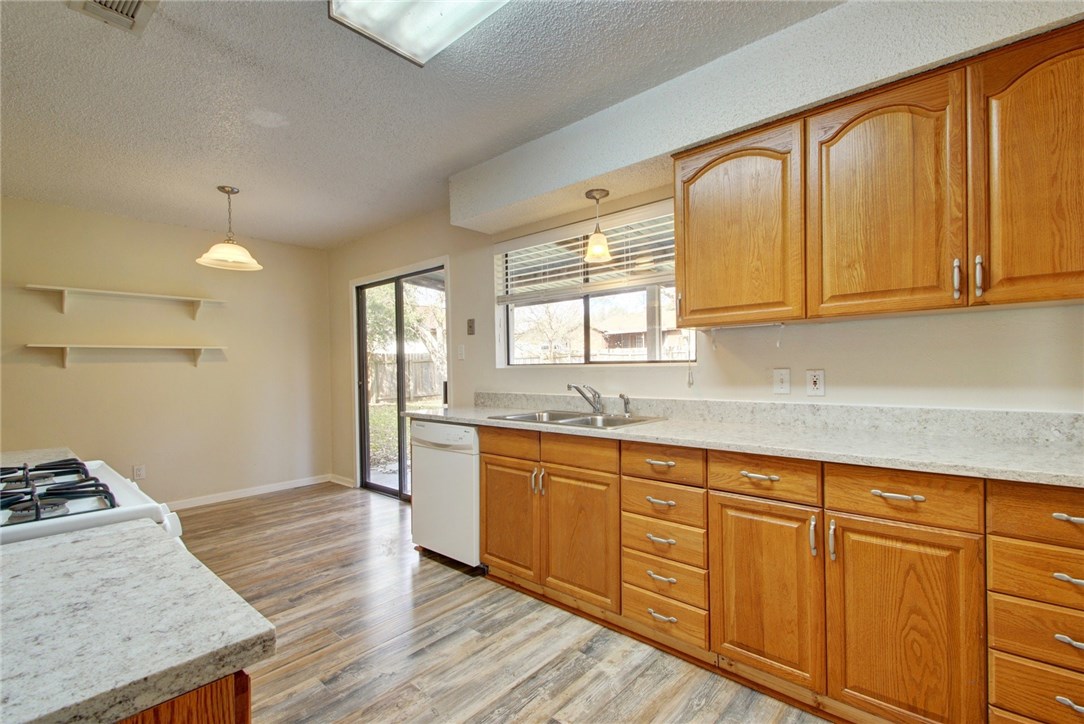 2104 Donna Drive , Taylor, TX, 76574 | 2199026 | Realty Texas LLC