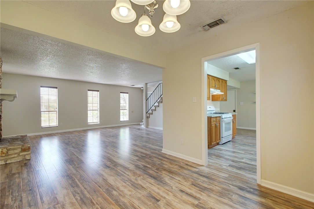 2104 Donna Drive , Taylor, TX, 76574 | 2199026 | Realty Texas LLC