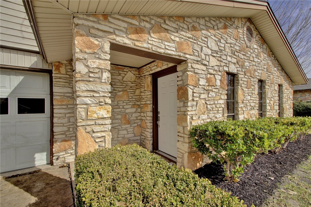2104 Donna Drive , Taylor, TX, 76574 | 2199026 | Realty Texas LLC