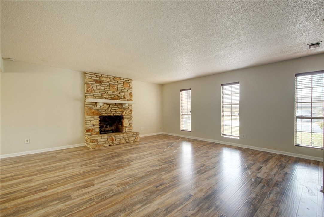2104 Donna Drive , Taylor, TX, 76574 | 2199026 | Realty Texas LLC