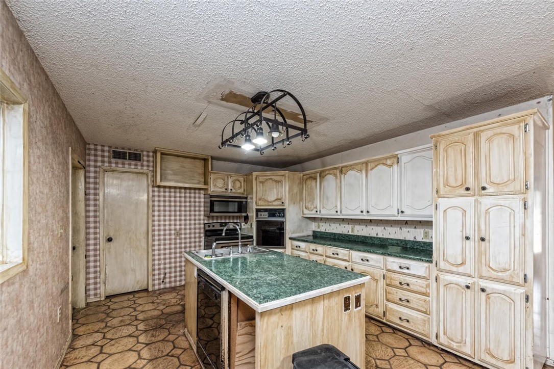 300 SE Baker Lane , Robinson, TX, 76706 | 182069 | Realty Texas LLC