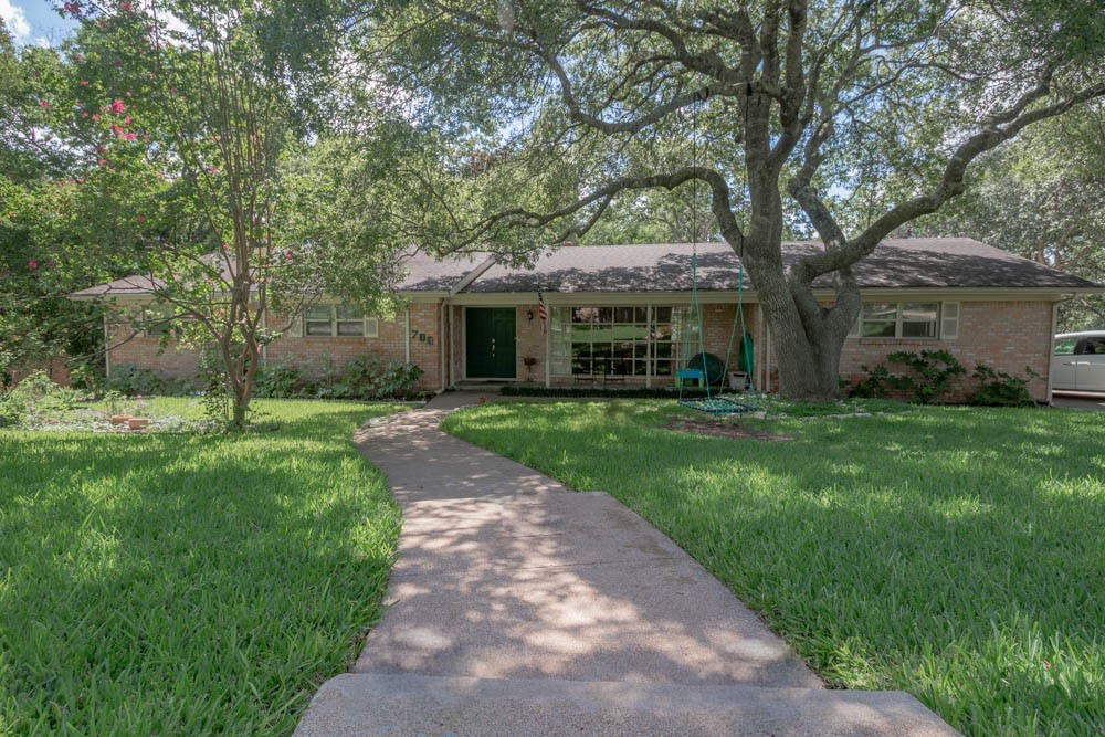 700 White Oak Drive , Woodway, TX, 76712 | 185131 | Realty Texas LLC