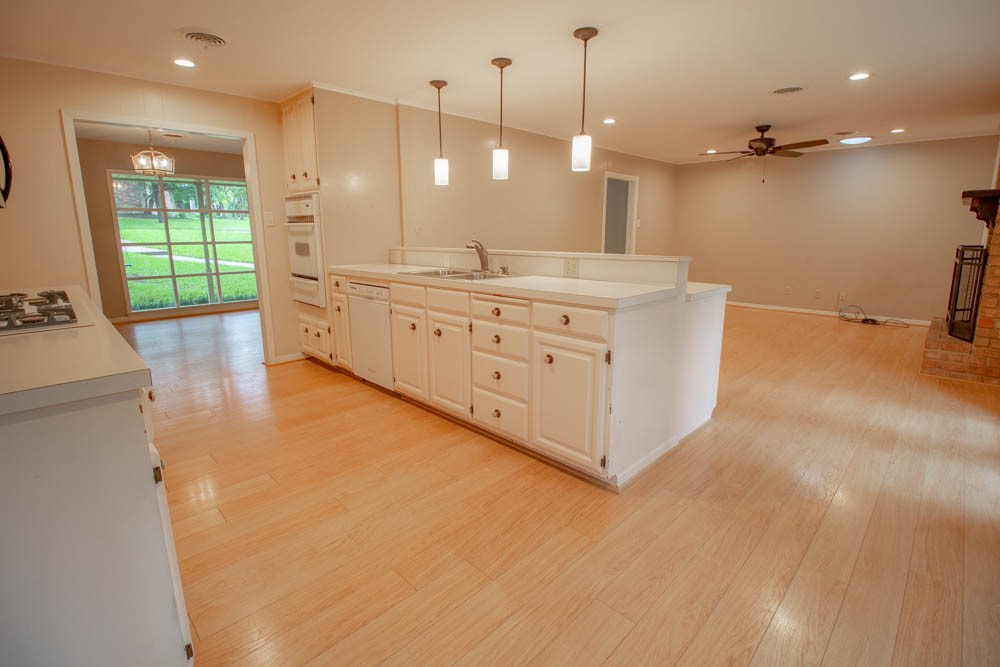 700 White Oak Drive , Woodway, TX, 76712 | 185131 | Realty Texas LLC