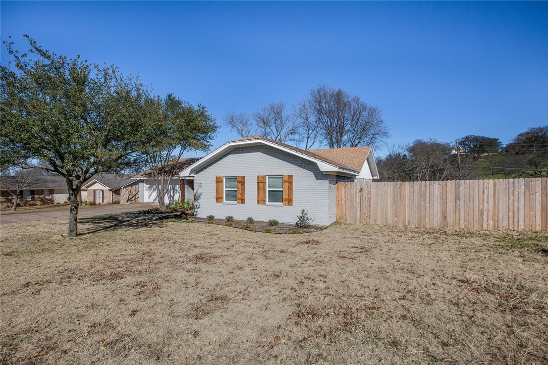 1301 Western Oaks Drive , Woodway, TX, 76712 | 186898 | Realty Texas LLC