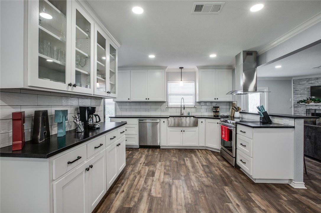 1301 Western Oaks Drive , Woodway, TX, 76712 | 186898 | Realty Texas LLC