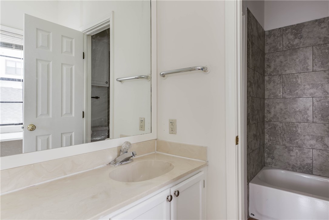 711 W 21st Street 304 , Austin, TX, 78705 | 4539922 | Realty Texas LLC